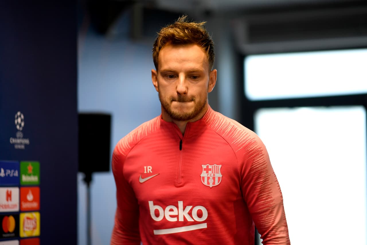 <b>Ivan Rakitić.</b> Ofrecido al PSG dentro de la operación "Neymar", tampoco lo pudieron colocar en la Juventus. El mediocampista ha comenzado la temporada en la banca del Barcelona