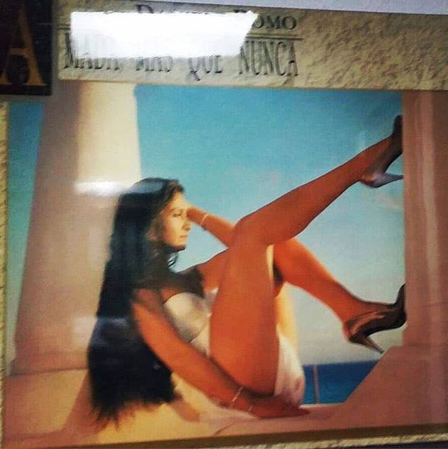 Y en las sesiones fotográficas también, esta imagen es parte de su disco "Amada más que nunca".