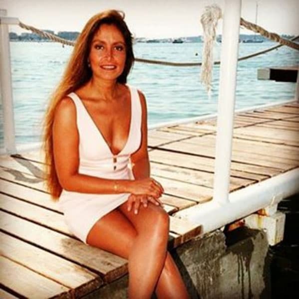 Pero a la par de su carrera como actriz ha seguido su faceta como cantante con gran éxito, grabando hasta el momento más de 20 producciones discográficas.