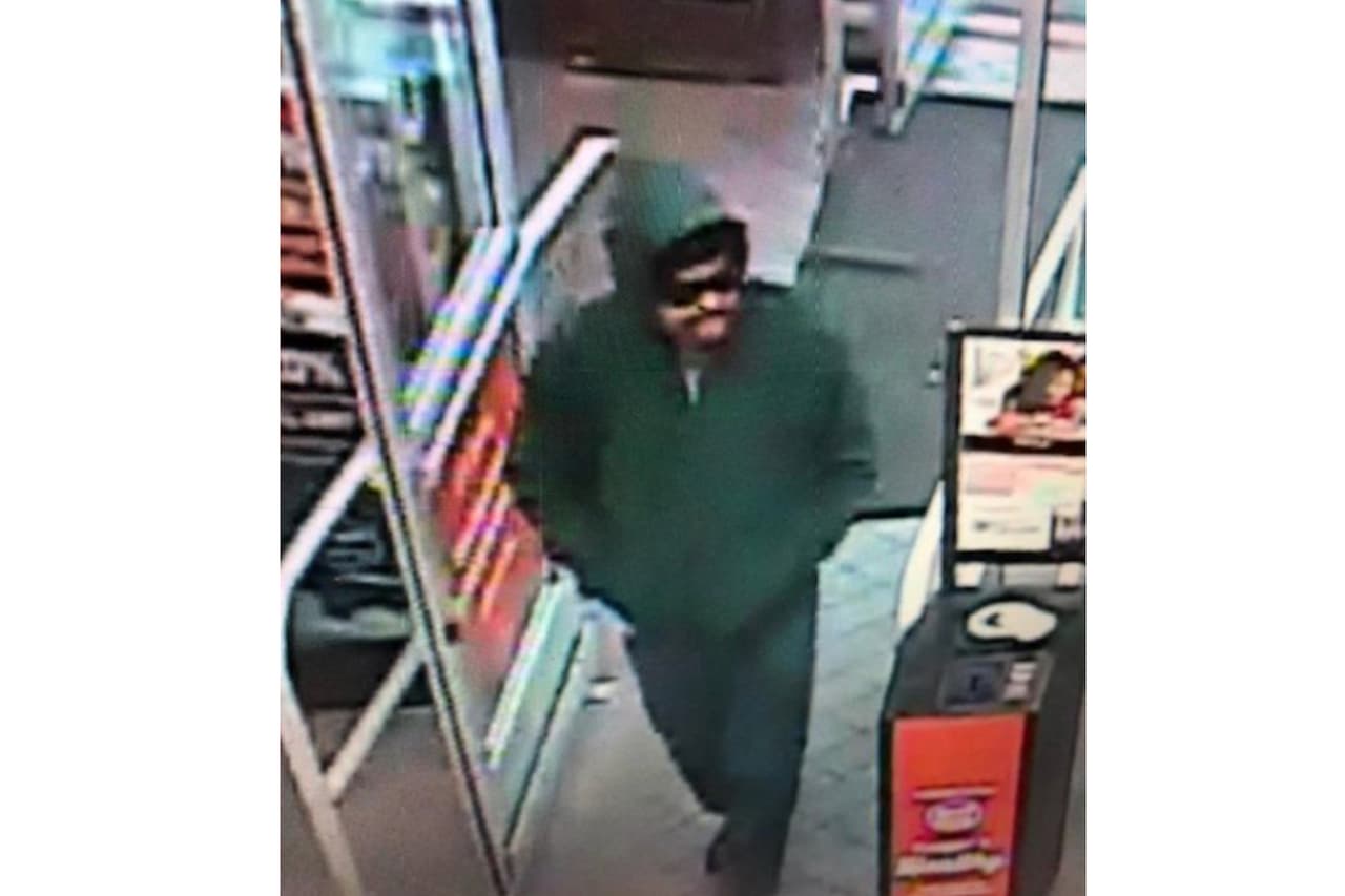 Un hombre roba TCF Bank dentro de la tienda Jewel en Burbank