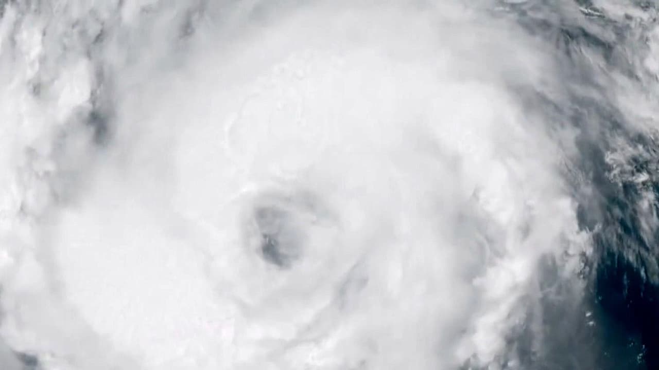 Huracán Nolo amenaza a Hawái con vientos de 75 mph e inundaciones mortales