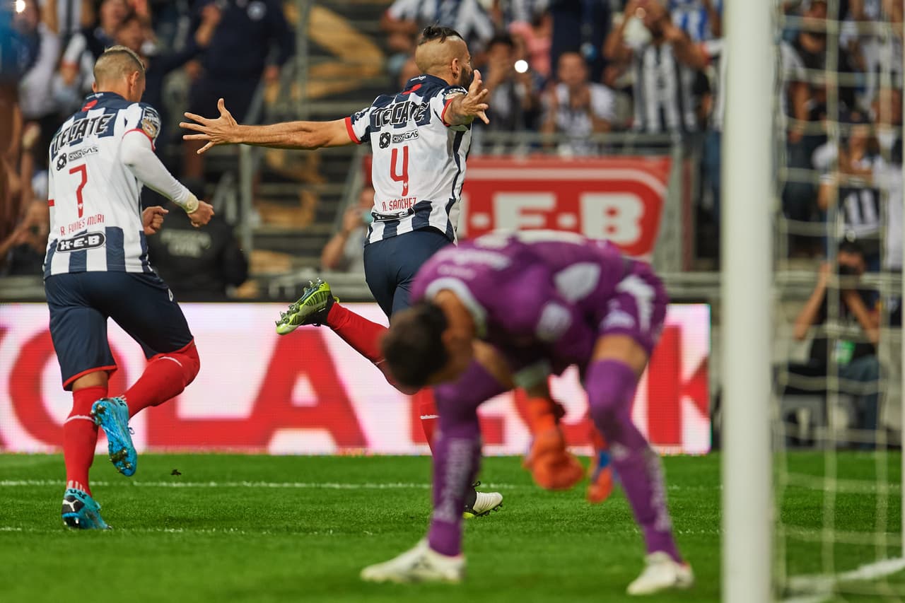 Monterrey sufrió ante Morelia pero Nicolás Sánchez evitó la derrota del campeón en casa tras marcar dos veces de tiro penal (25' y 64'). El segundo tanto sirvió para poner el 2-2 final.