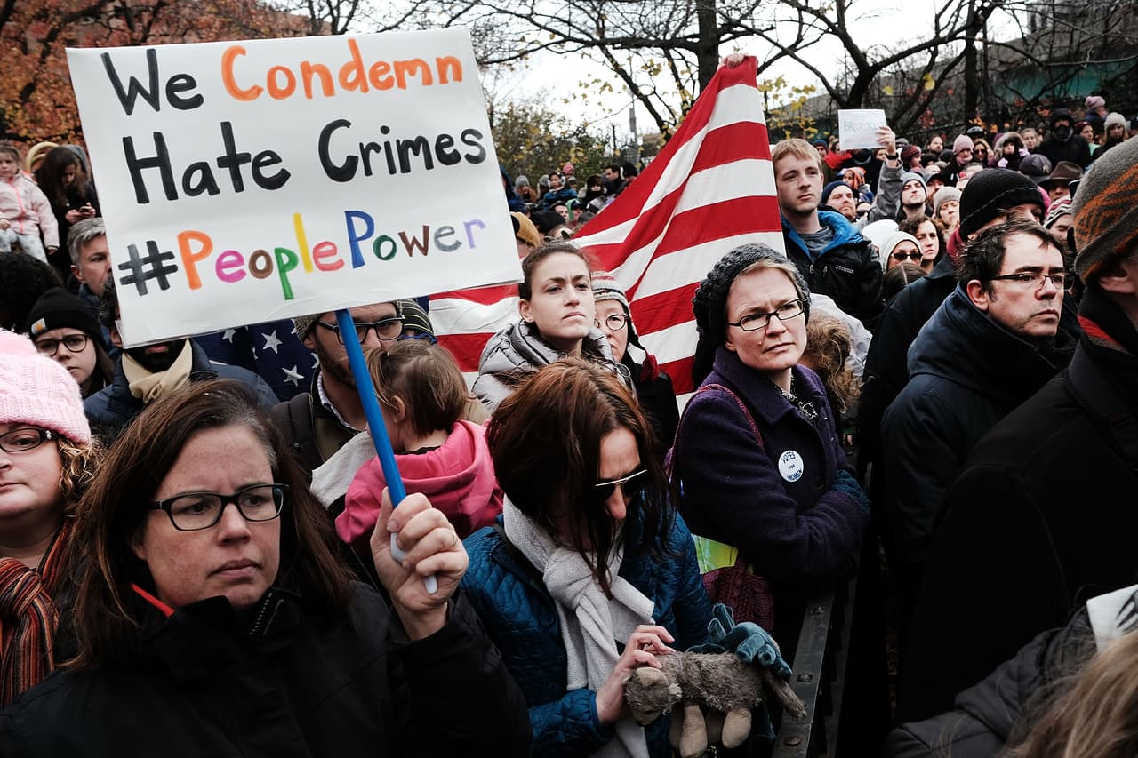 El estado de Nueva York anuncia medidas contra crímenes de odio y de apoyo a inmigrantes 