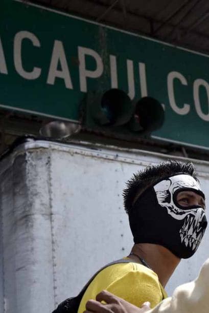 Bajo el lema: "vivos se los llevaron, vivos los queremos" Con la información de Univision.com