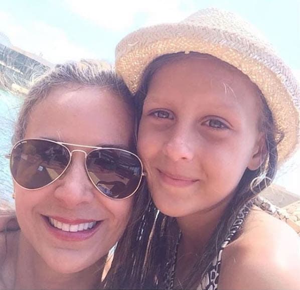 Continuó: "Te pienso todos los días, cuánta falta me haces, cuánto extraño tu mirada, tu risita loca y esos sueños que quedaron pendientes por cumplir. Por ahora me quedan tus recuerdos y tu amor que me guiarán al igual que la mano de Dios por siempre. Deseo que allá donde estés tengas esa paz y esa felicidad que acá en este plano terrenal todos deseamos y soñamos. Sé que algún día te alcanzaré para así poder estar siempre juntas por toda la eternidad. La vida sigue y es solo esperar a que llegue nuestro reencuentro. ¡Te amo hoy y siempre mi gordita hermosa! Tu ma".
<br>