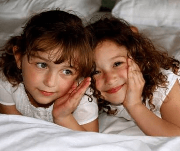 Nina y Mía son las hijas del matrimonio conformado por Andrea Legarreta y Erik Rubín.