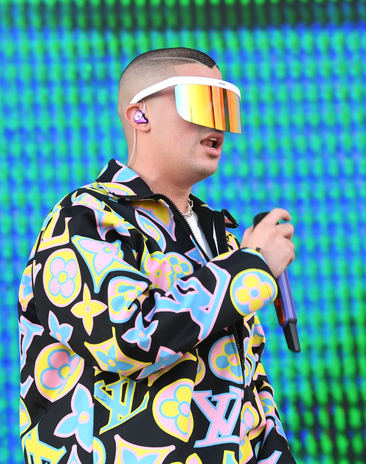 “Esta canción procura retar a los estereotipos sobre el concepto de paternidad. La letra destaca la diversidad de figuras paternales, celebrando a todas las personas que ocupan este papel en la vida de un niño”, señaló el grupo en un comunicado de prensa.