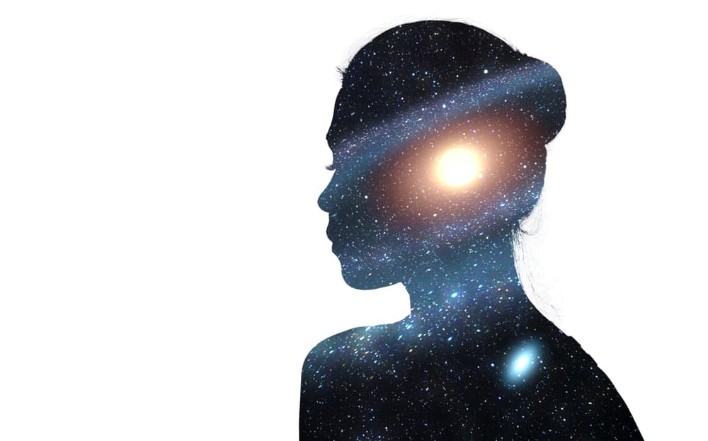 Septiembre es mes de Venus en Cáncer con plenilunio en tu elemento en octubre nuevamente tendremos a Mercurio retrógrado para así entrar en el último trimestre del 2020 en noviembre con Mercurio ya directo y un eclipse de Luna el 30, como anuncio del último mes del año cuando tendremos eclipse solar el día 14 y como colofón el plenilunio del día 30 en tu signo un cierre digno de Hollywood para esperar el 2021 con todo el arsenal psíquico y la gran fuerza mental y física de tu signo canceriano a todo tren ¡en plena luna llena!
<br>