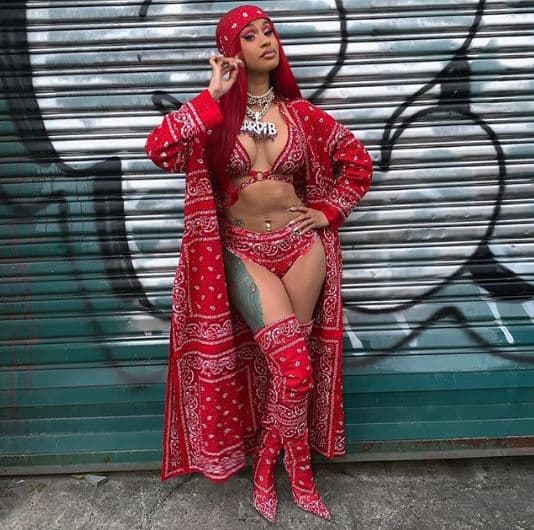 Cardi B como se conoce a la intérprete continuará siendo una especie de símbolo para las jóvenes que aspiran a triunfar en un género musical dominado por hombres y que Cardi B ha logrado conquistar rompiendo mitos y barreras.