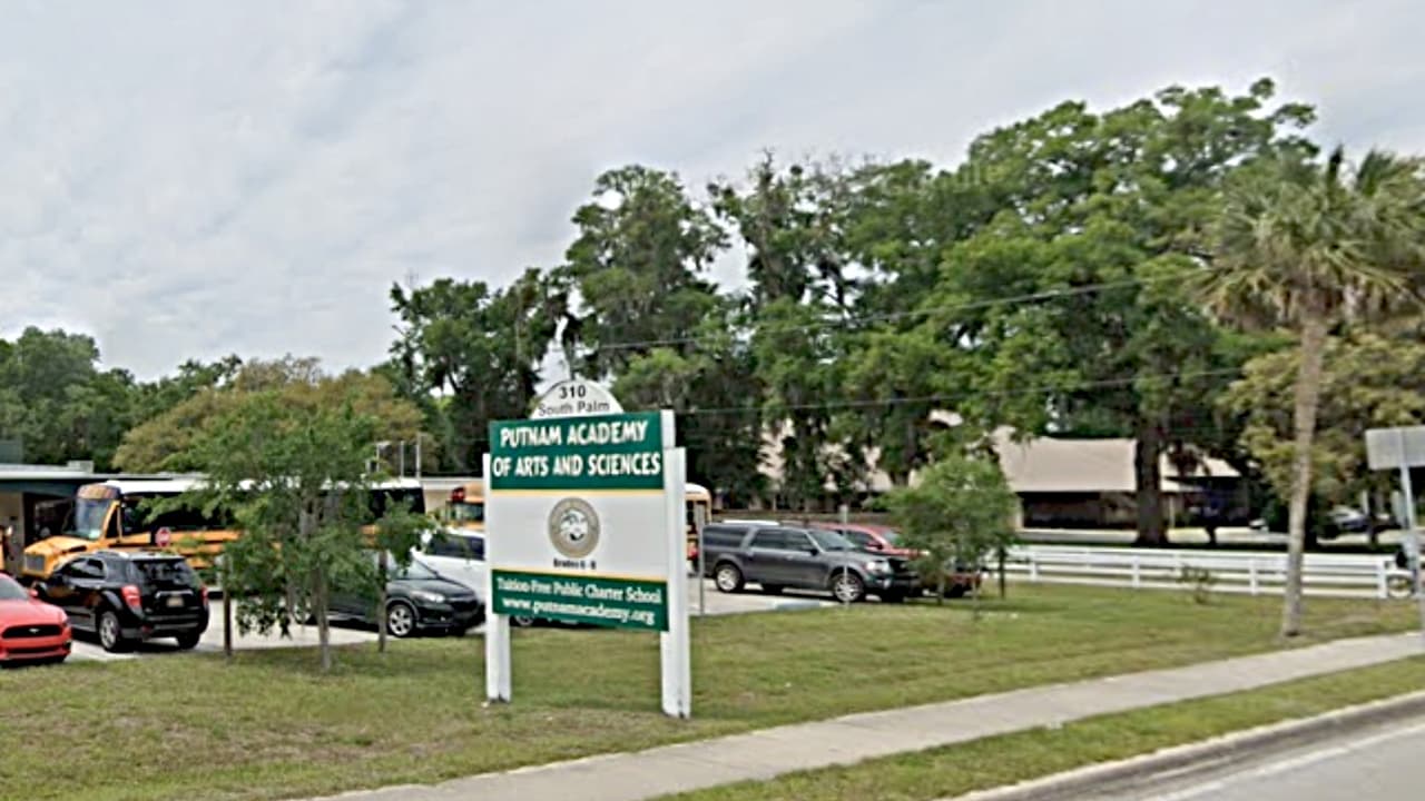 Arrestan a maestro acusado de arrancarle un diente a un estudiante de 12 años en Florida