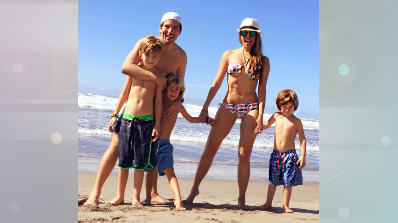 En esta imagen nos muestra a su familia, pero es su figura escultural la que salta a la vista.