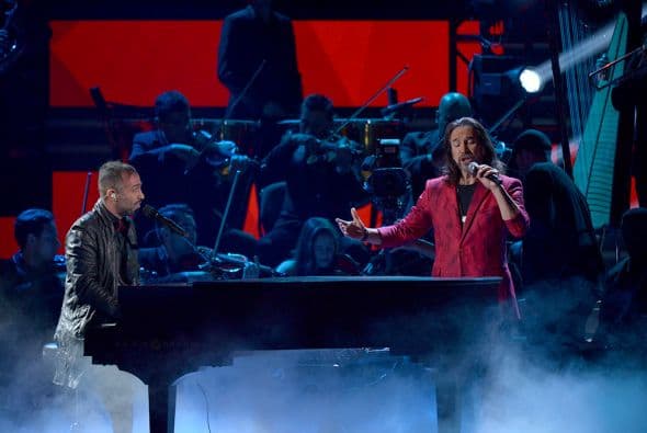 Estos dos grandes de la música estuvieron acompañados de una orquesta.