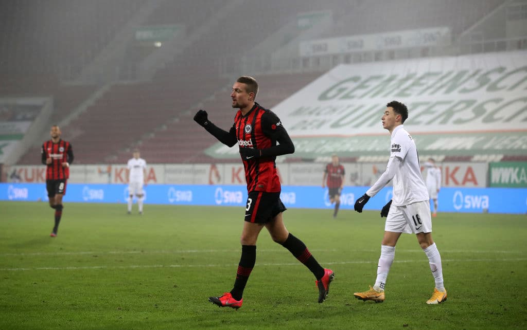 Augsburgo perdió en casa ante Frankfurt 0-2.