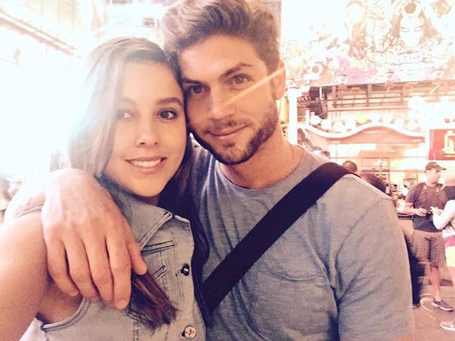 Hasta ahora, el romance va muy bien.