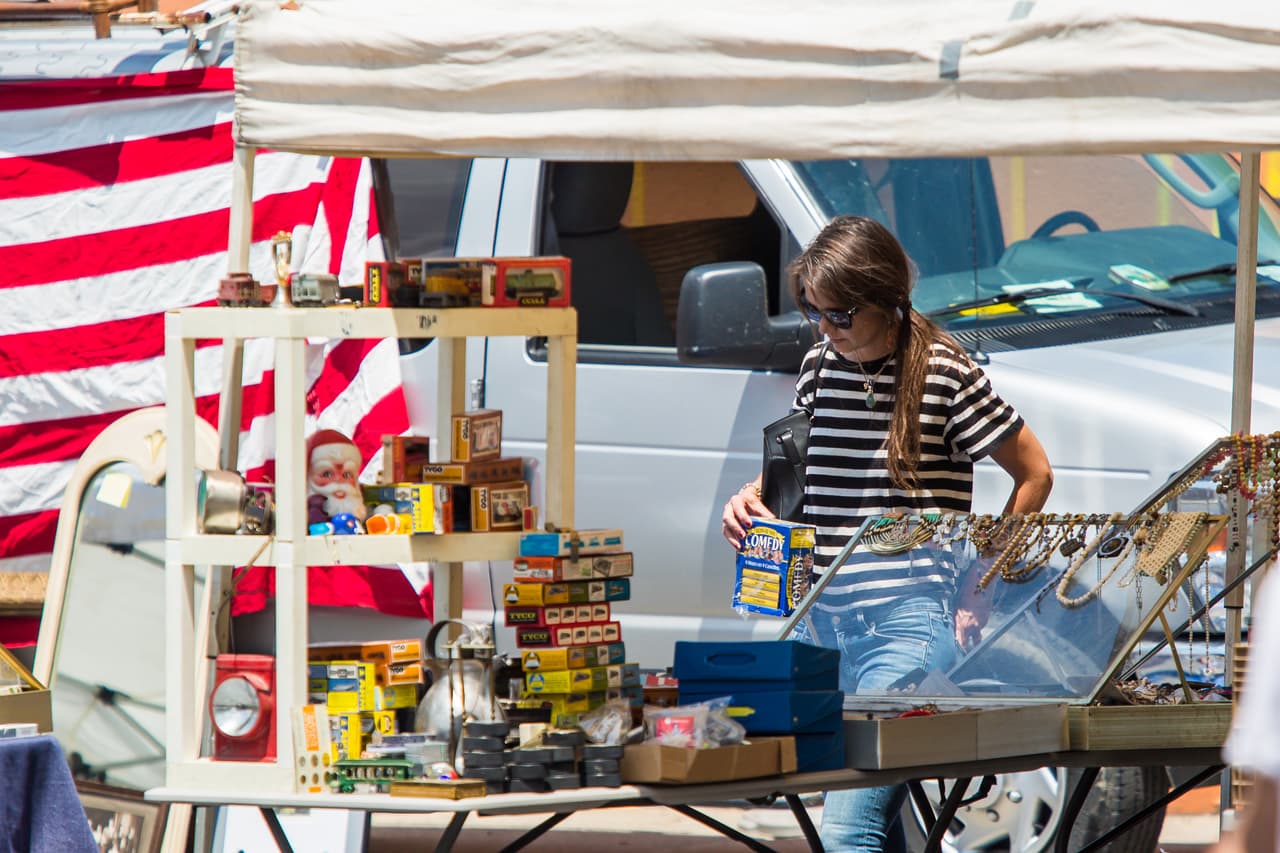 Bolsas artesanales y algunas cajas de puros por sólo 5 dólares.