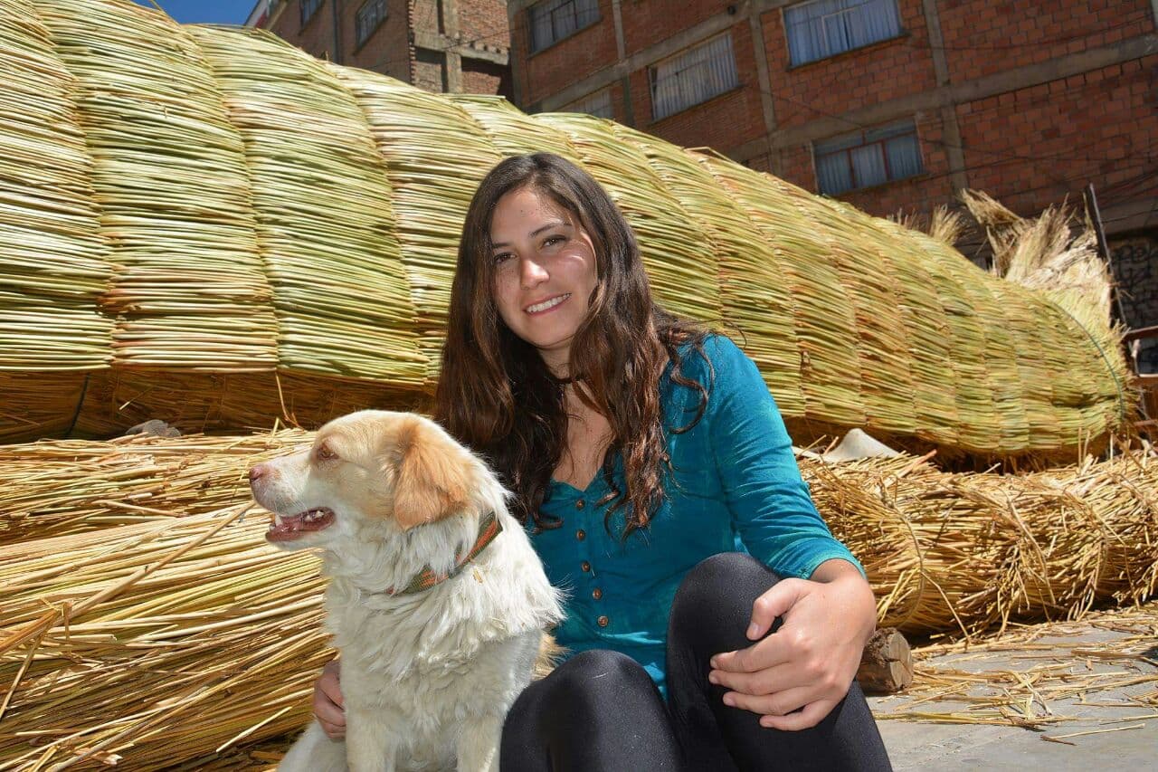 La chilena Valentina Múñoz dirigirá un documental sobre la travesía. No tiene experiencia en navegación pero antes de partir, tomará clases con la Armada de Chile.