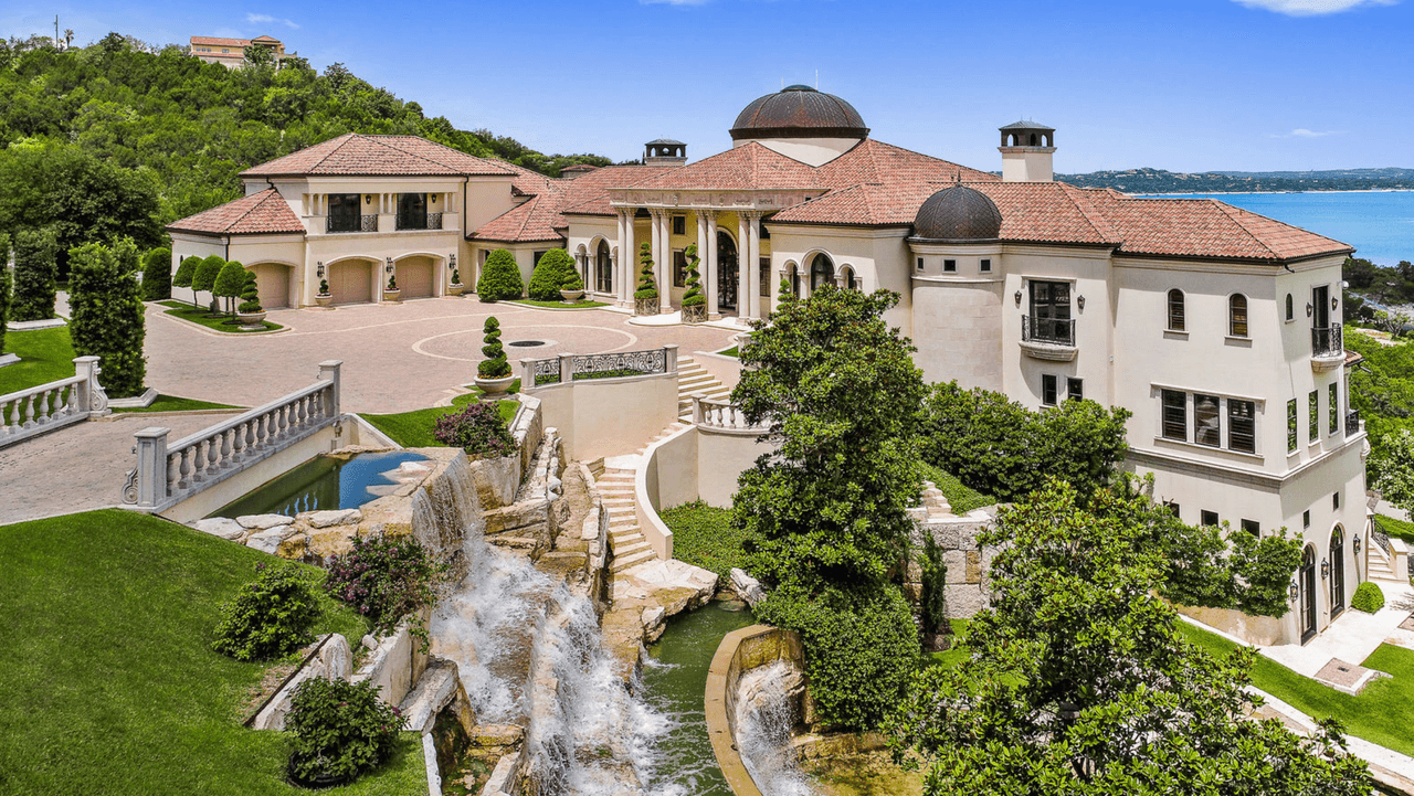 En 2013, la propiedad se puso a la venta por $15 millones y con el tiempo ha aumentado de precio.