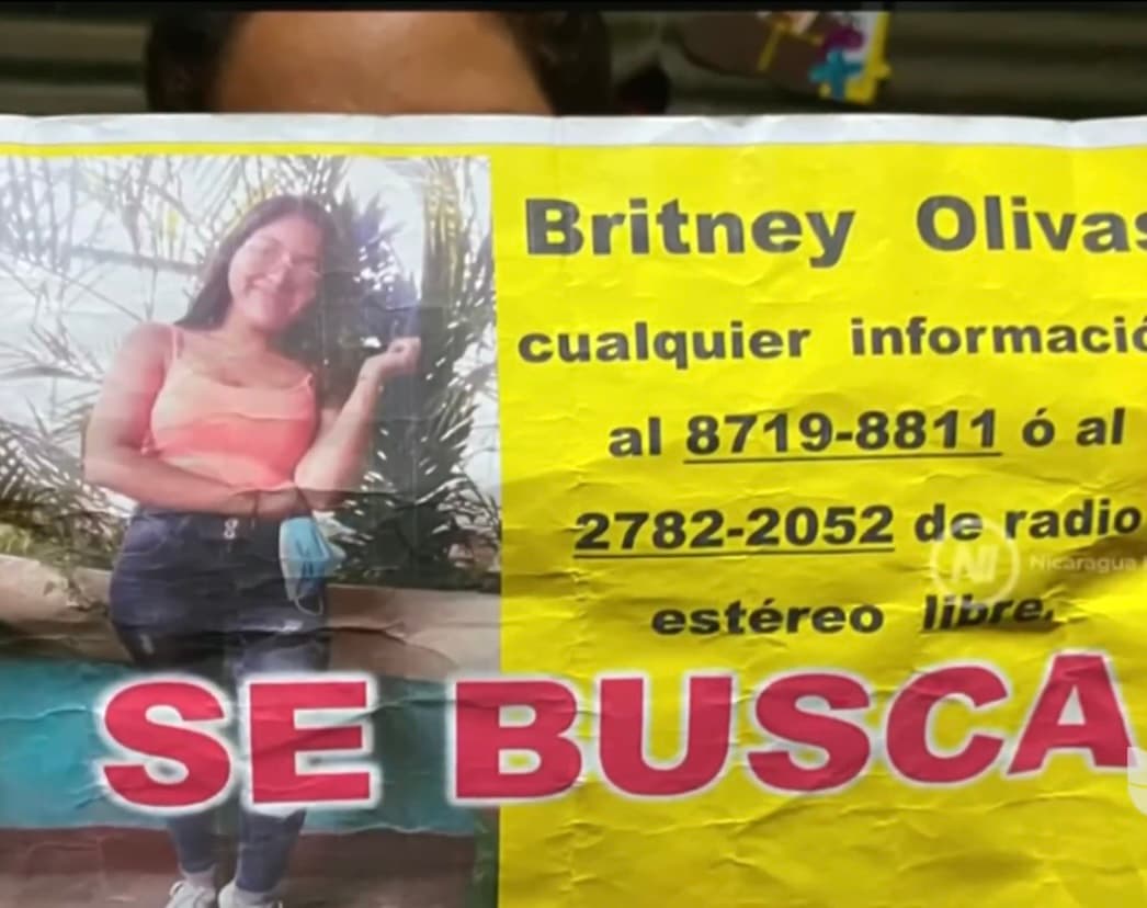 Tras pasar en vela toda la noche esperando noticias de Oliva, 
<b>al día siguiente su familia salió a la calle para pegar volantes con su fotografía</b>, con la esperanza de que alguien pudiera darles información sobre su paradero. 
<br>