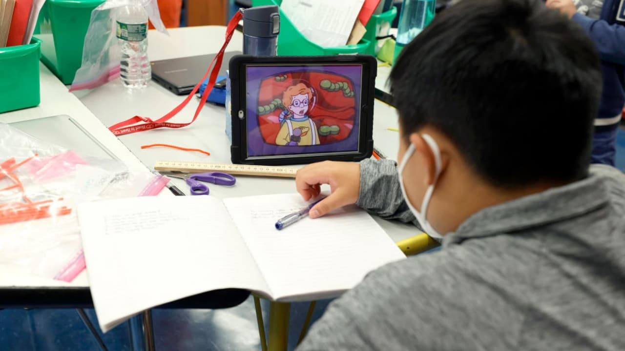 ¿Cómo puedes estar al pendiente de las calificaciones de tus hijos en Virginia?