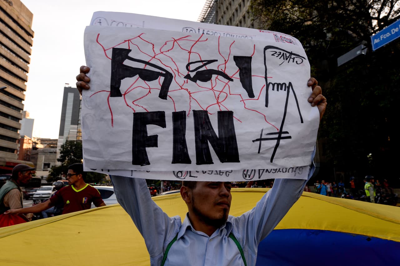 El 'autogolpe' en Venezuela sacude la unidad chavista