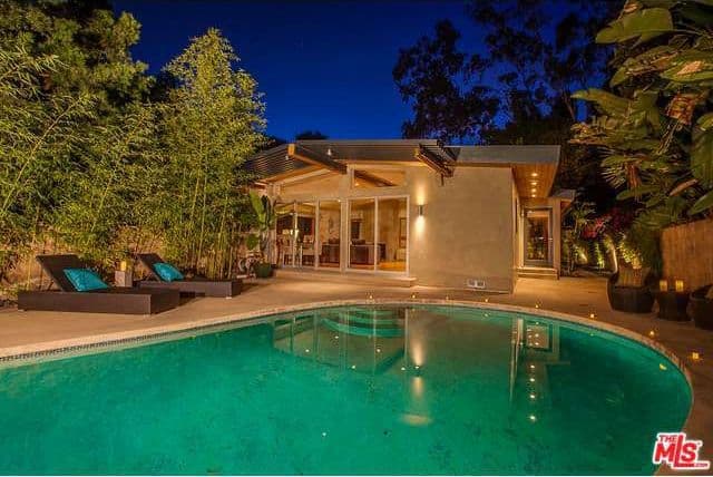 ¡Aunque sin duda Drácula no tendría una casa tan iluminada y fantástica!