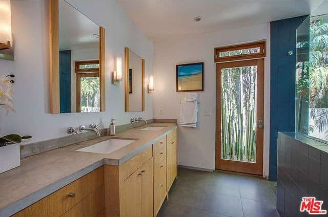 ¡Qué lástima que Rhys Meyers se deshaga de tan increíble espacio!