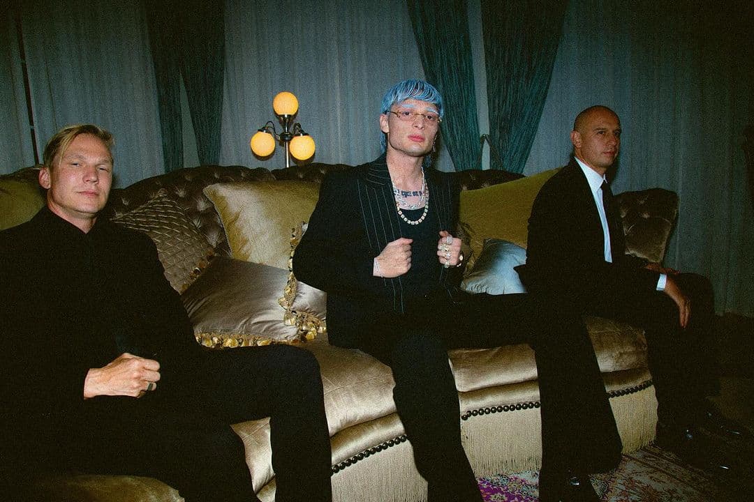 Peso Pluma presume cambio de look.