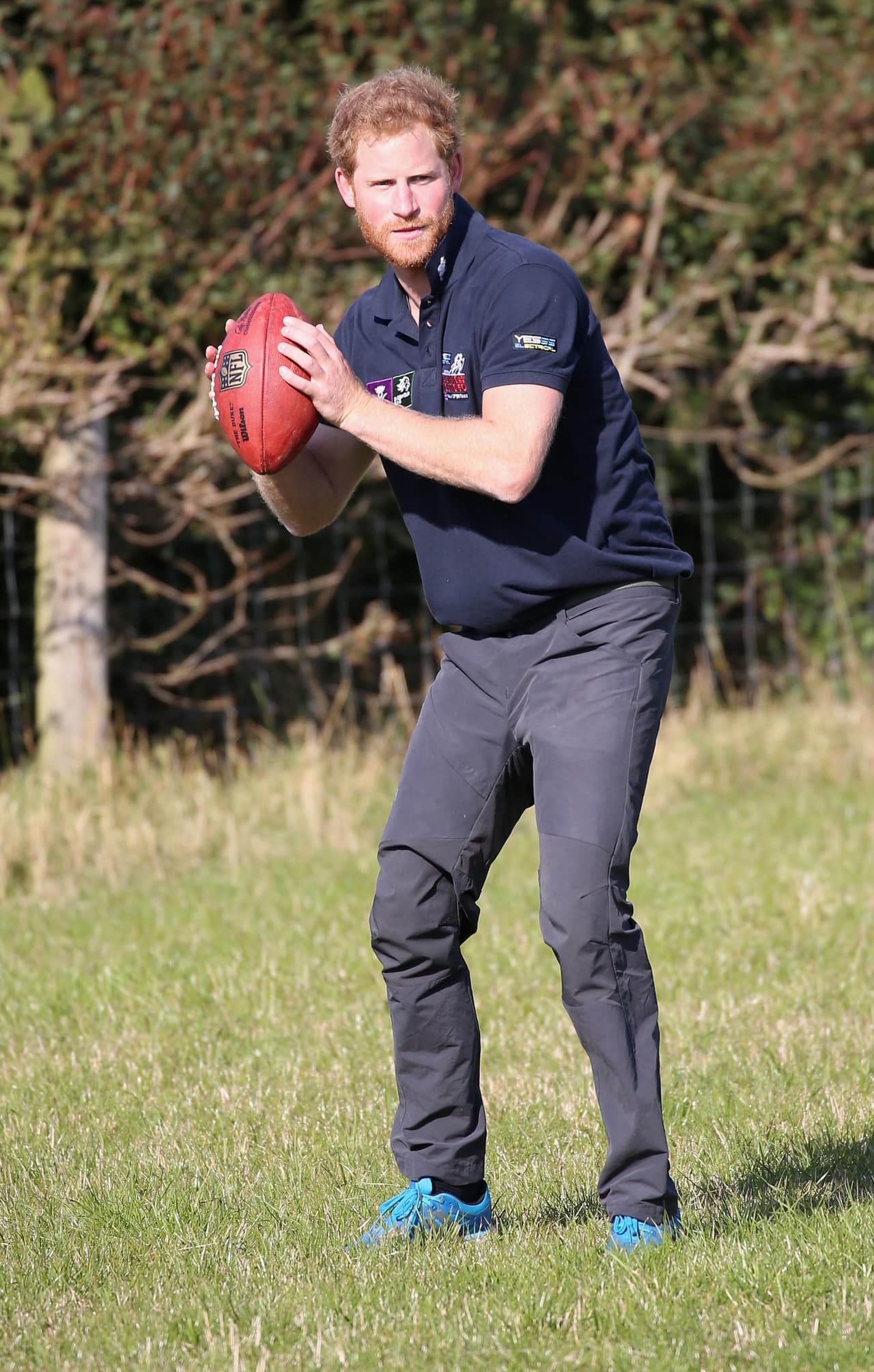 Aquí lo vemos haciendo unos lanzamientos de balón.