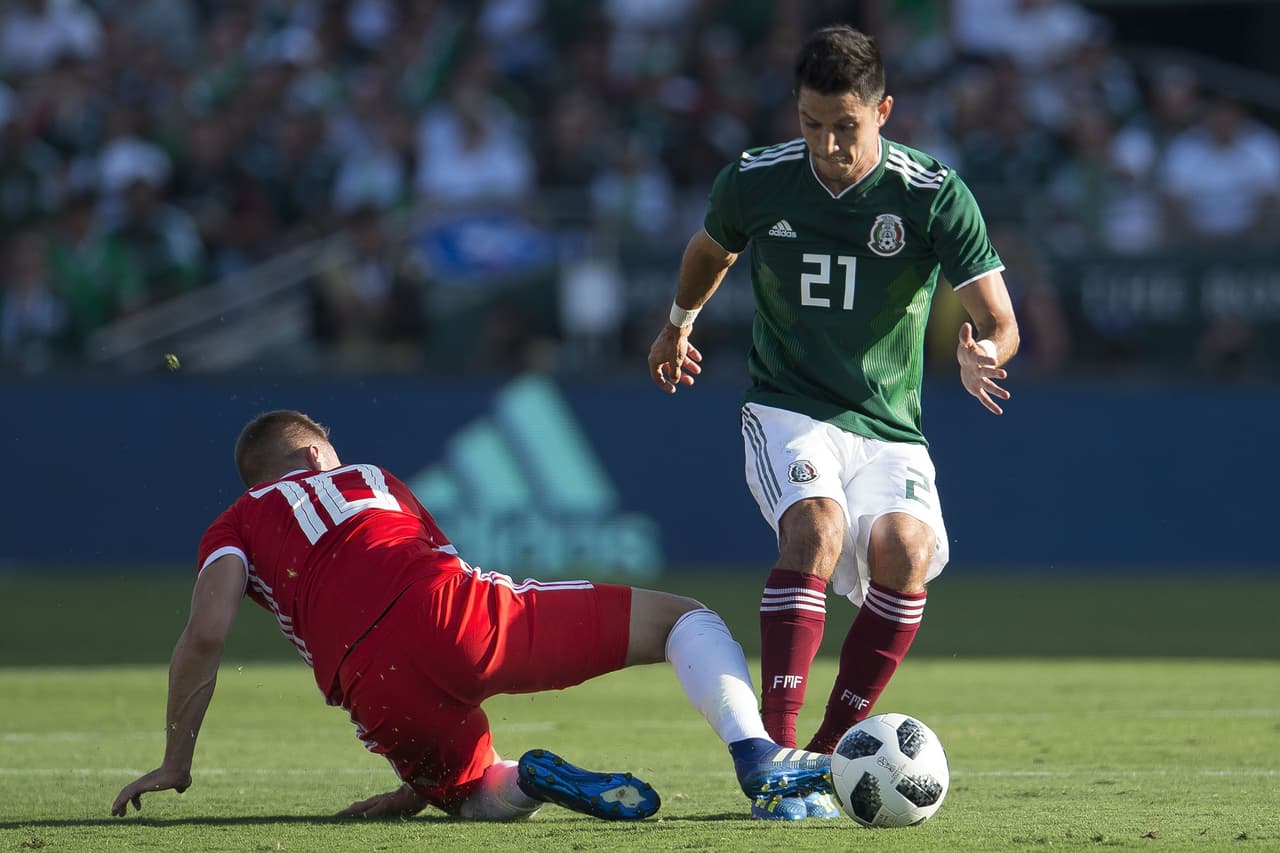 JESÚS MOLINA
<br>Goza de buena recuperación en el mediocampo de México, pero tiene condiciones limitadas al momento de atacar. Jugó solo el primer tiempo y cedió su lugar para observar a Edson en la contención. Parece seguro.
<br>
<i>Calificación 6</i>