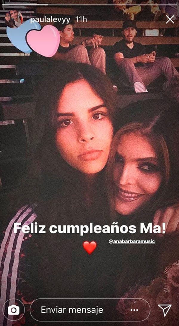 Así que ambos crecieron junto a ella y hasta la fecha la siguen llamando mamá.