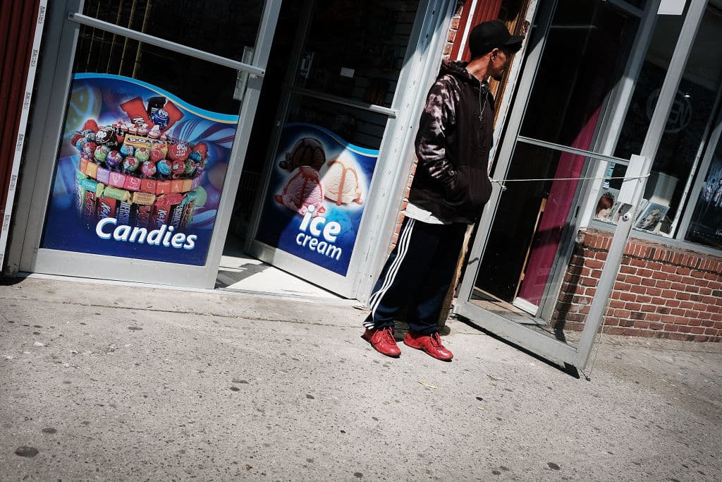 Regresa a su hogar en Nueva York joven salvadoreño que pasó meses detenido acusado de ser pandillero