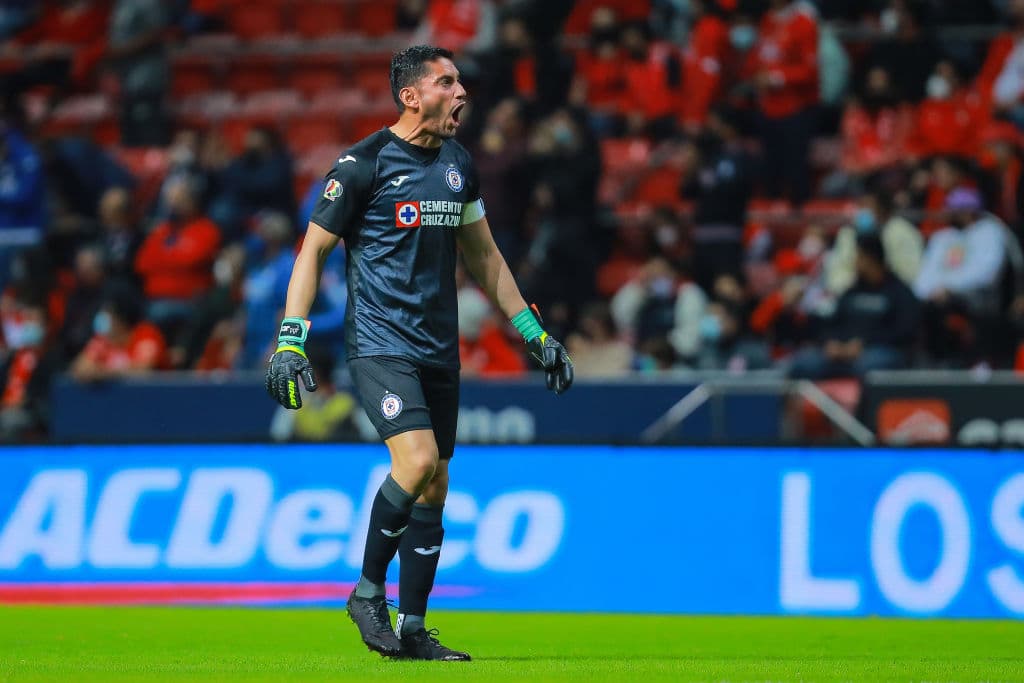 TOLUCA, MEXICO - FEBRUARY 20: Jesus Corona of Cruz Azul celebrates the second scored goal of Carlos Rodríguez (not seen) of Cruz Azul during the 6th round match between Toluca and Cruz Azul as part of the Torneo Grita Mexico C22 Liga MX at Nemesio Diez Stadium on February 20, 2022 in Toluca, Mexico. (Photo by Manuel Velasquez/Getty Images)