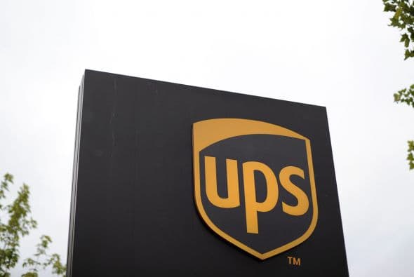 UPS- La mayor empresa de mensajería del mundo, anunció que en 2011 tuvo unos beneficios netos de 3,804 millones de dólares, el 14% más que en el ejercicio anterior, pero que los del último trimestre bajaron el 28% debido a cargos relacionados con las pensiones de sus empleados.