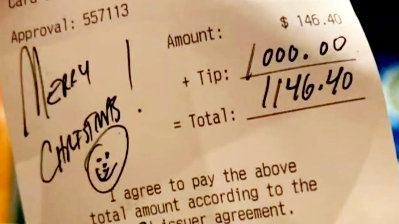 “Una bendición”: Mesero recibe propina de $ 1,000 a pocos días de Navidad