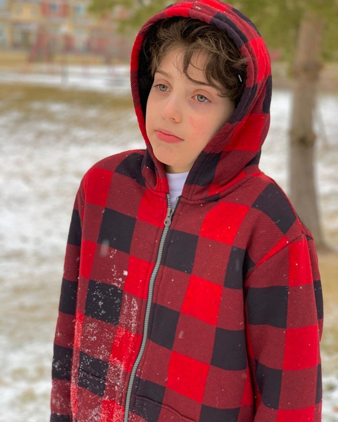 Son pocas las fotos que ha compartido en su perfil, sin embargo también aparece en los de sus hermanos José María y Emiliano, así como en el de su mamá.