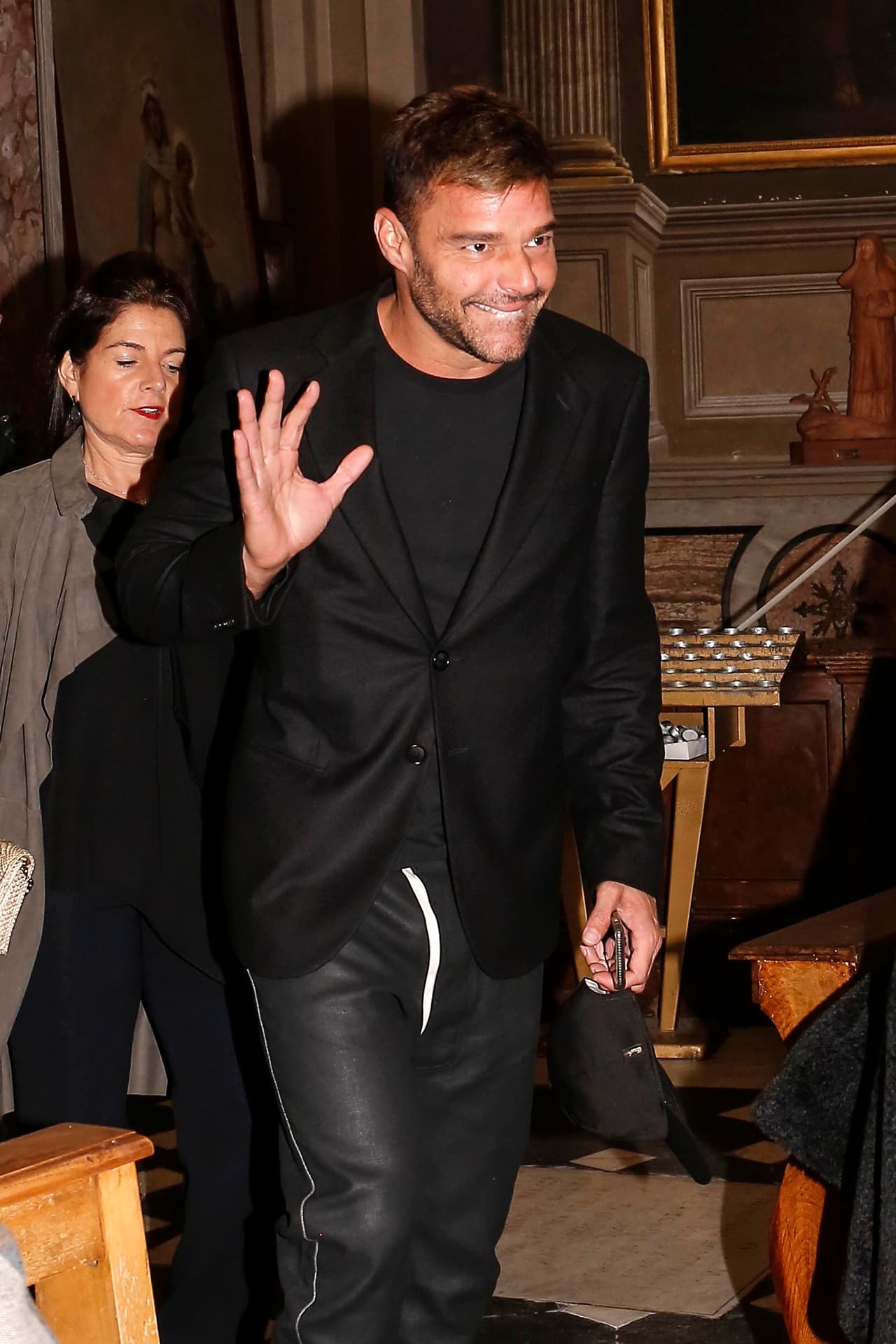 Con esta expresión, Ricky Martin lo dijo todo al llegar a la inauguración de la instalación de
<b> Yosef.</b>