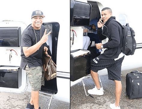 Gente de Zona, preparados y contentos rumbo a una de sus presentaciones.