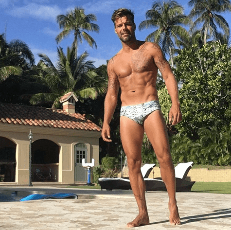 ¡Qué cuerpazo! Sin duda este hombre se mata haciendo ejercicio.