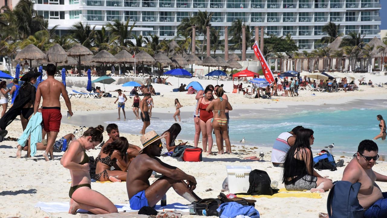 <b>Mira también: </b>Cancún, La Riviera Maya y Acapulco, entre otros lugares, siguen siendo destinos muy apetecidos por los turistas, esto pese a que en los últimos meses se han presentado hechos lamentables de violencia en estas zonas. De hecho, en 2021 más de 31 millones de personas decidieron viajar a México de vacaciones, posicionando al país como el segundo más visitado de mundo, solo por detrás de Francia que lidera este listado. 
<b>Más información en <a href="https://www.univision.com/noticias" target="_blank">Univision Noticias</a></b>.