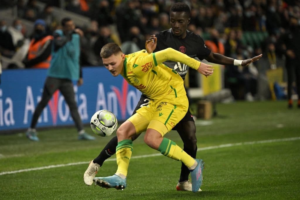 Nantes logra anotarle tres goles al PSG antes del medio tiempo, para en el segundo tiempo asegurar su ventaja y terminar venciendo 3-1 a los líderes de la Ligue 1.