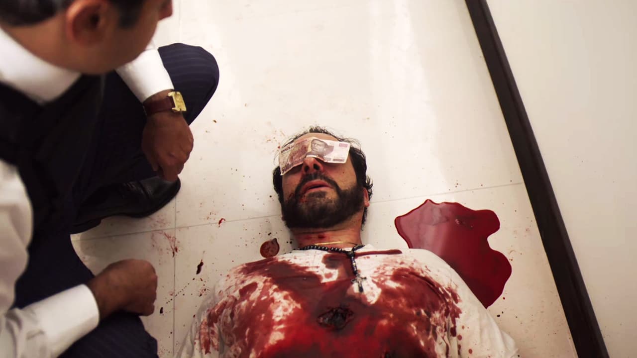 After being insulted by him, ‘Don Sol’ observed Arturo Bernal Leyda on the floor and showed him a bill.