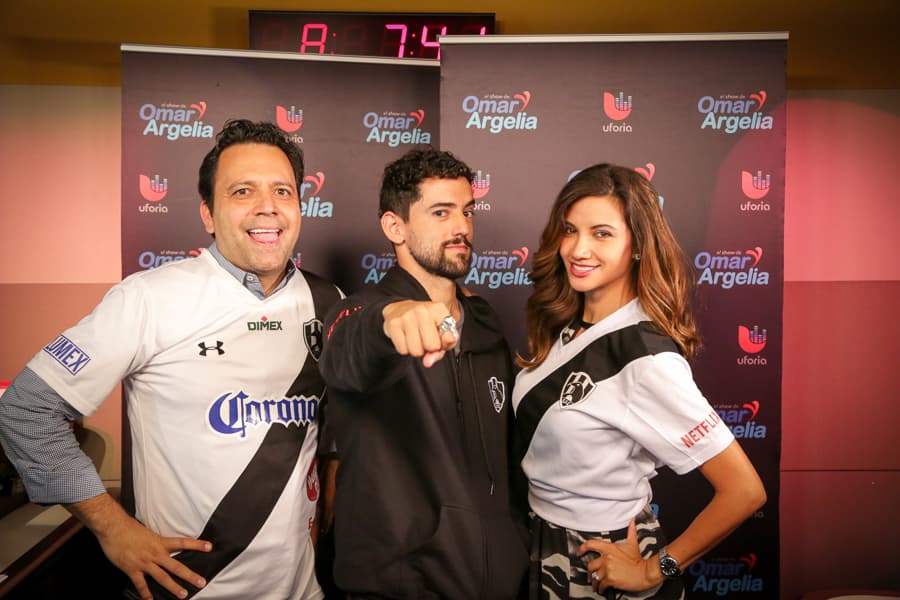 El actor mexicano Luis Gerardo Méndez nos presenta la primera serie original de Netflix en español “Club de Cuervos”.