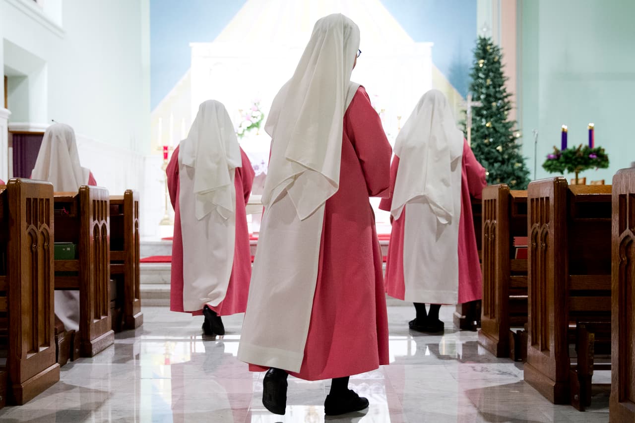 Monjas de rosa cumplen 100 años rezando sin parar