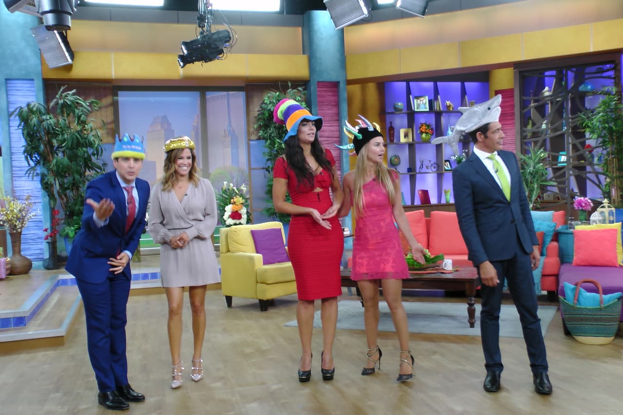 Además, nuestra querida Ceci Galeano felicitó con los demás a los cumpleañeron del día de hoy.