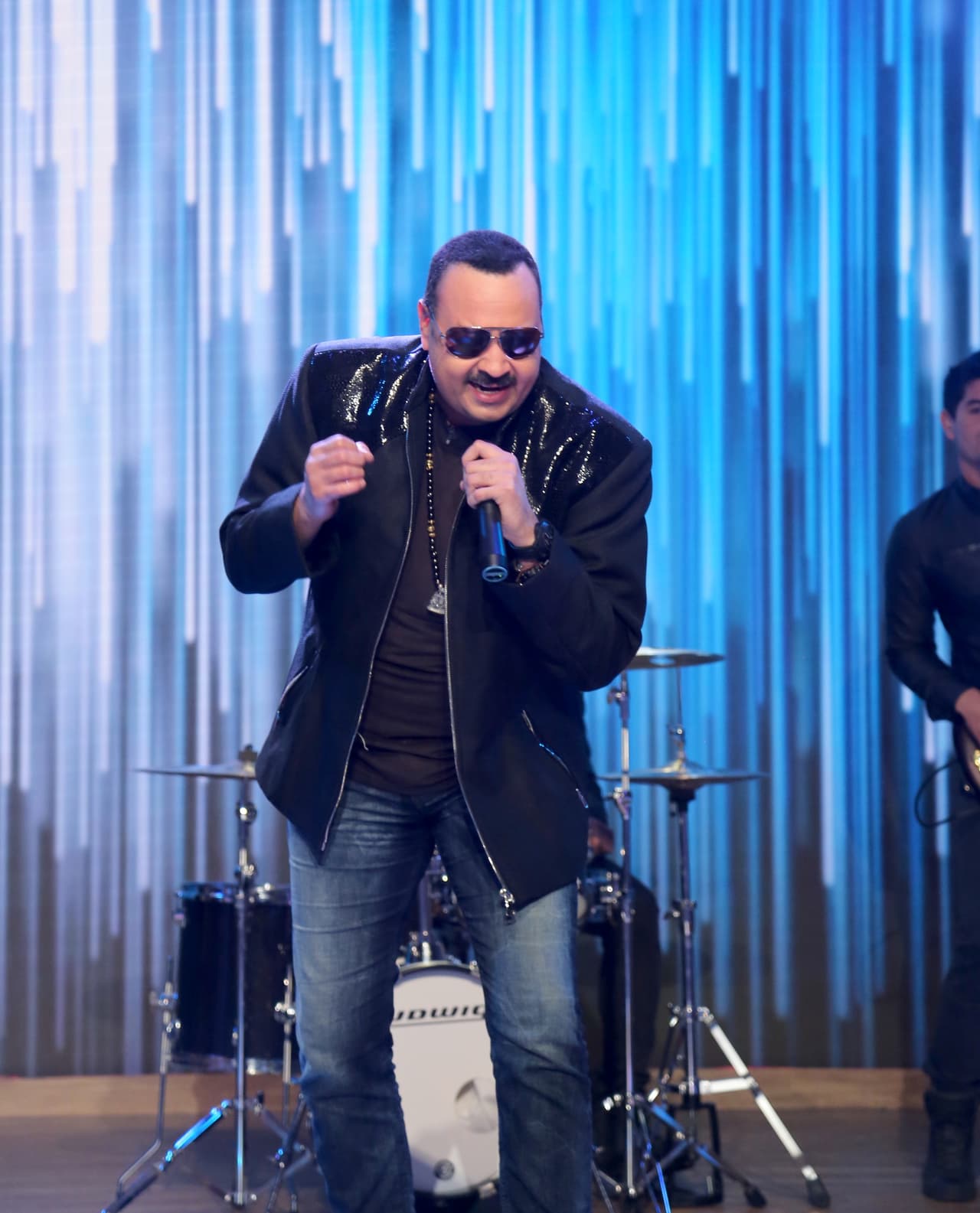 Por ello, es ahora cuando el intérprete habló acerca de brincar de género en género y tuvo una curiosa forma de ejemplificarlo. 
<br>