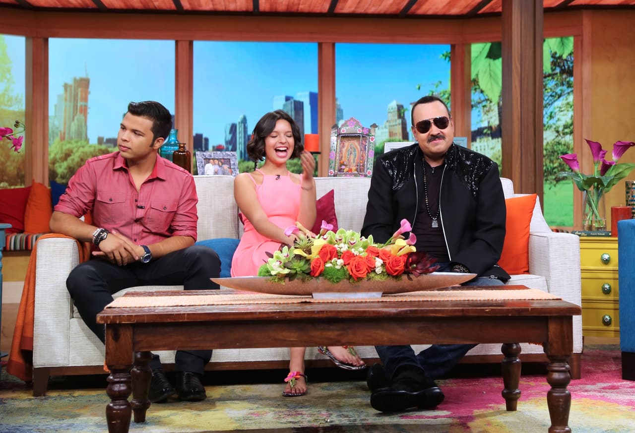 Aunque Pepe Aguilar pudiera parecer un padre y jefe estricto con sus hijos, también ha salido a defenderlos de las críticas de las que son objeto. 
<br>