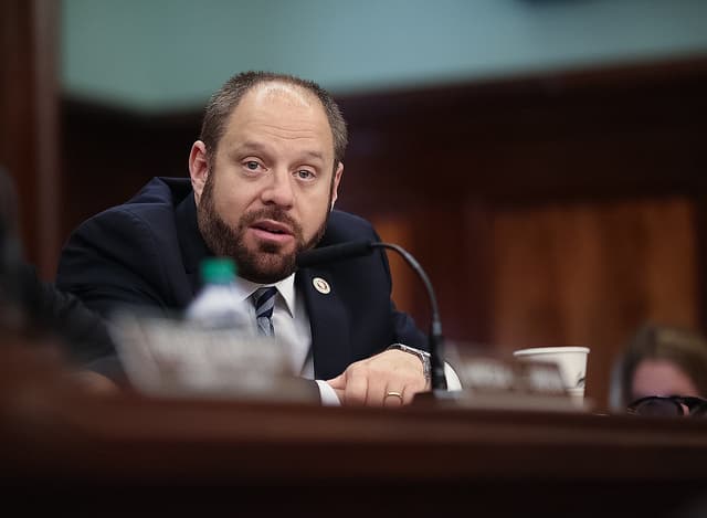 Se intensifica la contienda por la fiscalía de Queens, tras retiro de un candidato