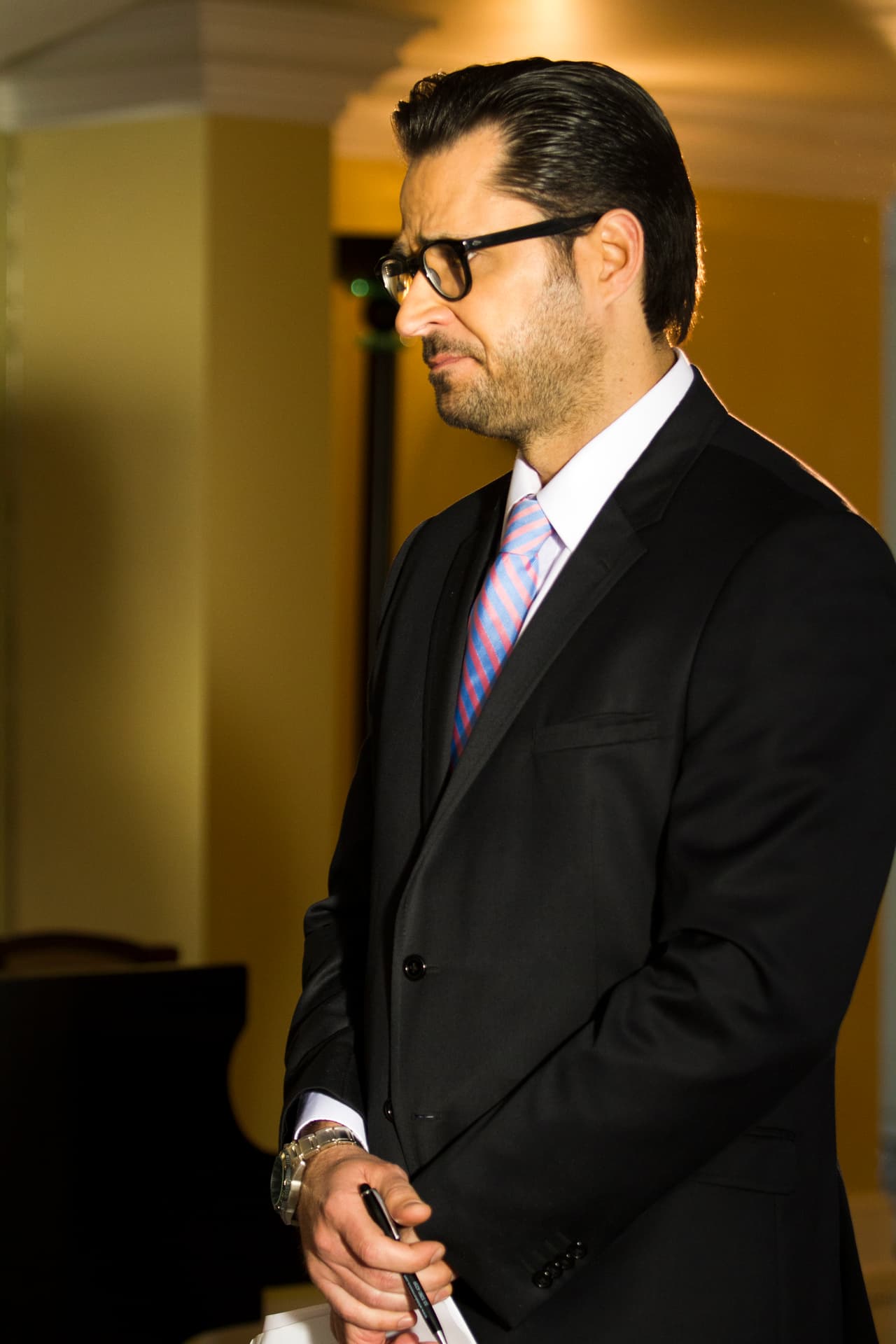 El mensajero de 'El Cártel de las Sombras' le informó que si no aceptaba trabajar para ellos, sus seres queridos y el bebé de Amanda pagarían las consecuencias.