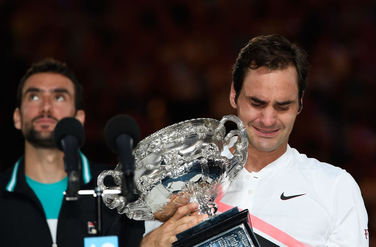 Federer celebró por sexta vez,en Australia, emocionado y llorando al convertirse en el tercer jugador en ganar cuatro o más Grand Slam después de pasar los '30' (Rod Laver y Ken Rosewall).