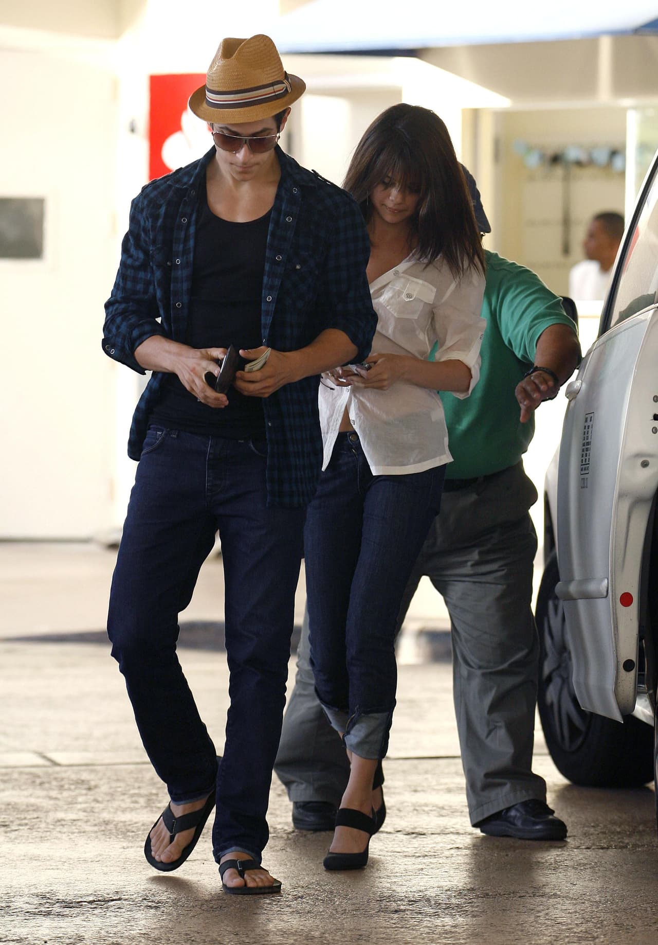 Pasando a otro capítulo así la vimos junto al galán David Henrie, con quien estuvo saliendo y se le vio bastante feliz.